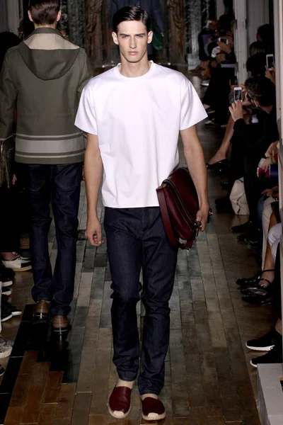 Look 10